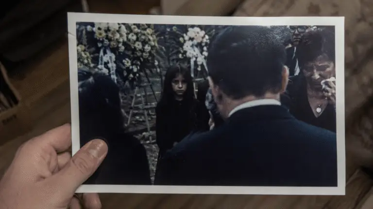 Misterio y terror psicológico en las fotos del funeral